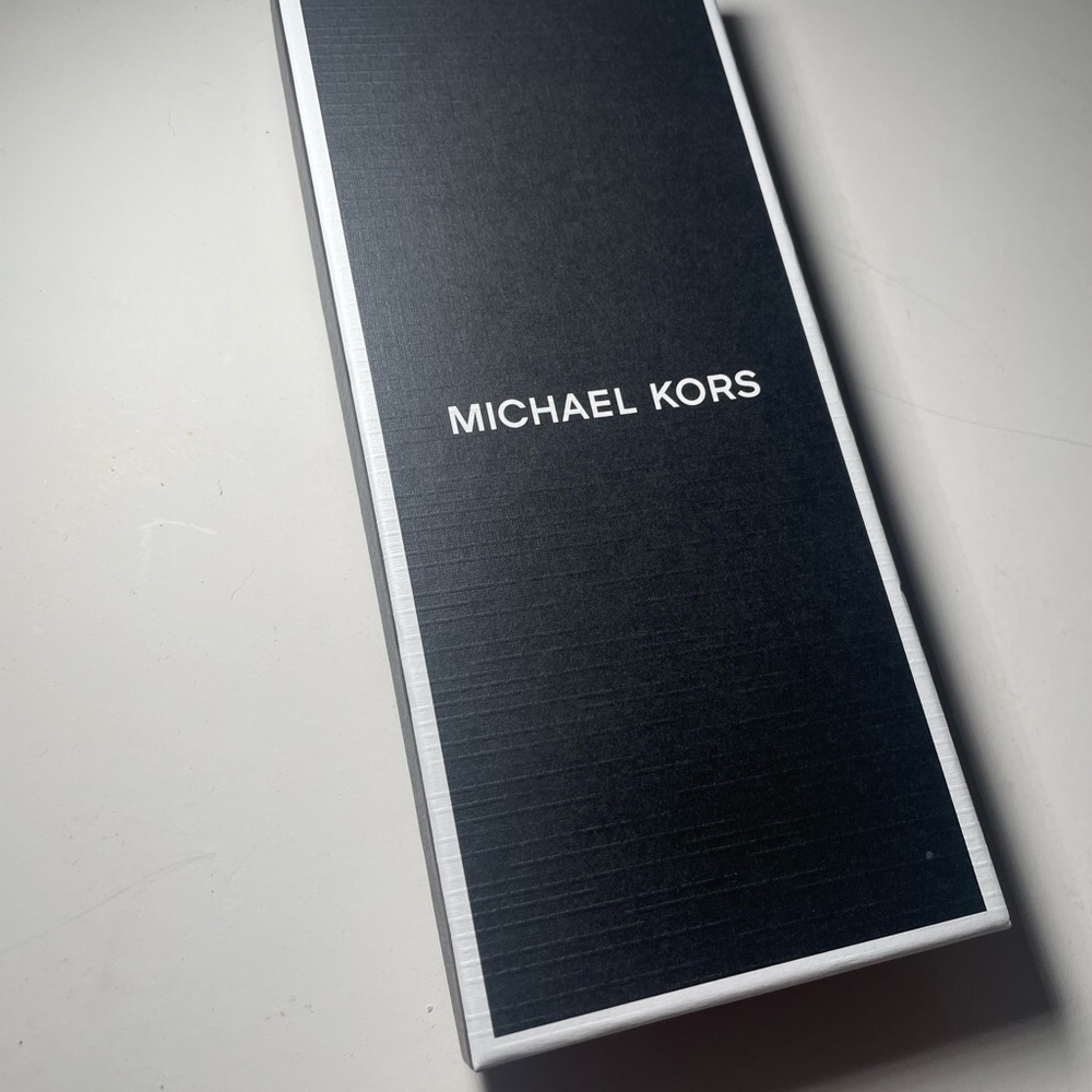 LE Michael Kors crossbody Bundle - Picture 10 of 16